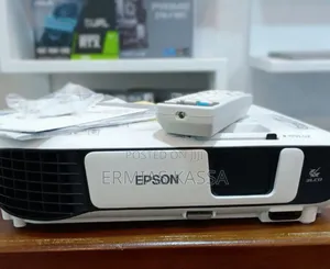 New Epson EB- S41 Projector With Remote, Manual and Bag