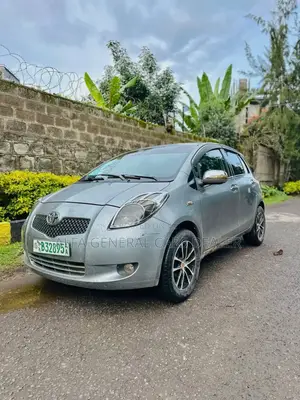Photo - Toyota Yaris 2007 Gray