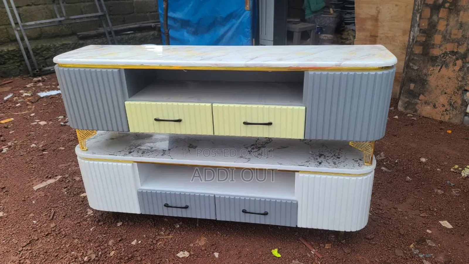 ኢፖክሲ ቲቪ ስታንድ