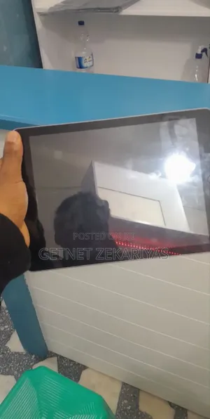 New Apple iPad 9.7 128 GB