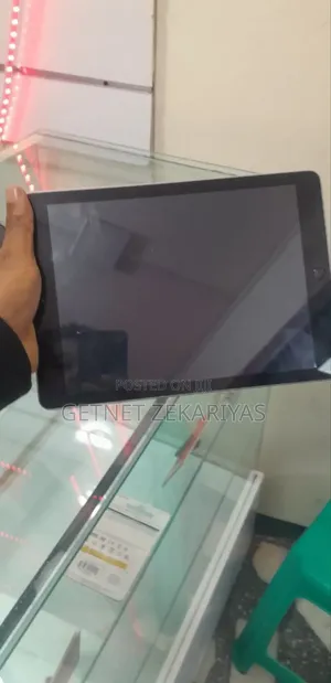 New Apple iPad 9.7 128 GB