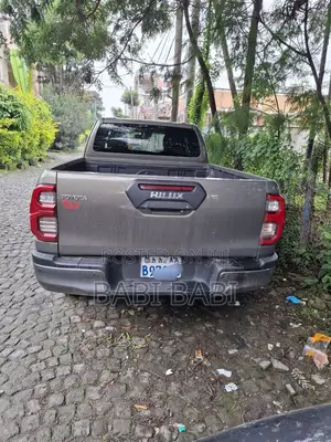 Toyota Hilux 2022 Gray