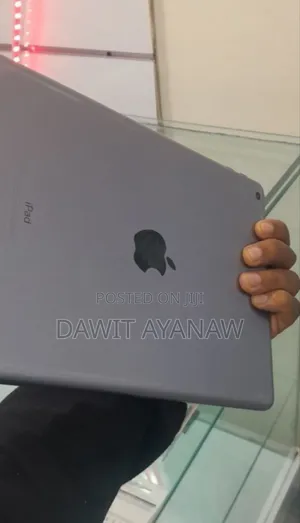 New Apple iPad 5 (2022) 128 GB Silver