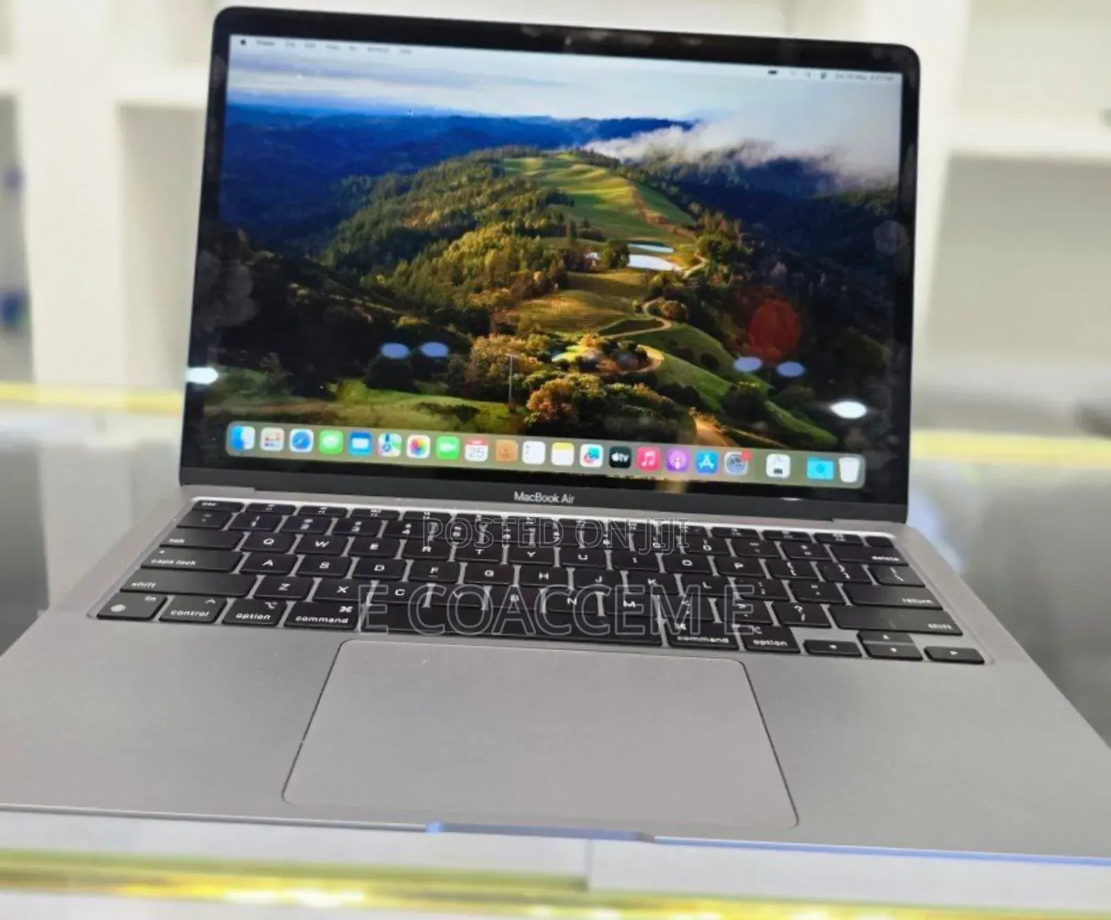 New Laptop Apple MacBook 8GB Apple M1 SSD 256GB