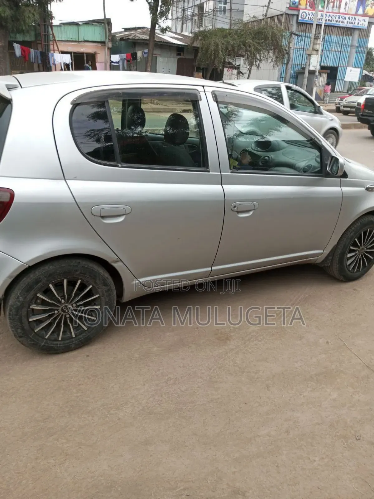 Toyota Vitz 2001 White