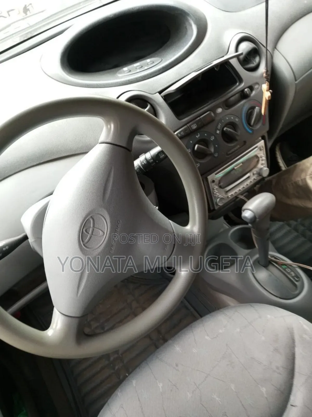 Toyota Vitz 2001 White