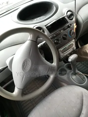 Toyota Vitz 2001 White