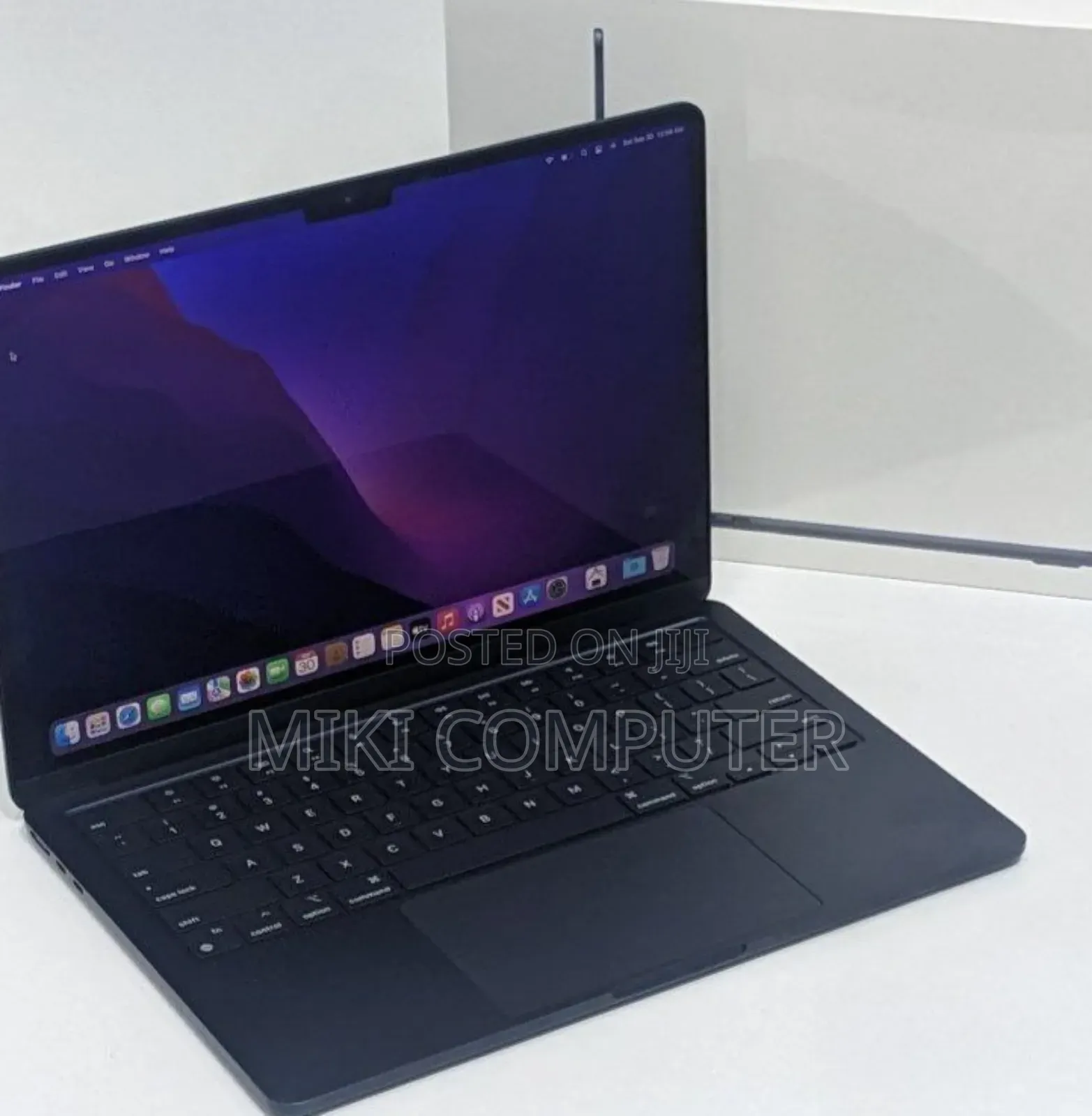 New Laptop Apple MacBook Air 2022 M2 8GB Intel SSD 256GB