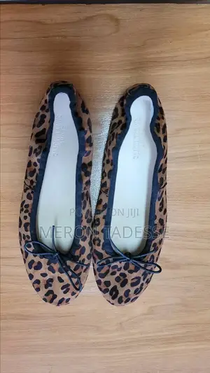 35 ቁጥር ሞደ ጠባብ ጫማ ፡ ነብራማ Small Size Shoe Tiger Print