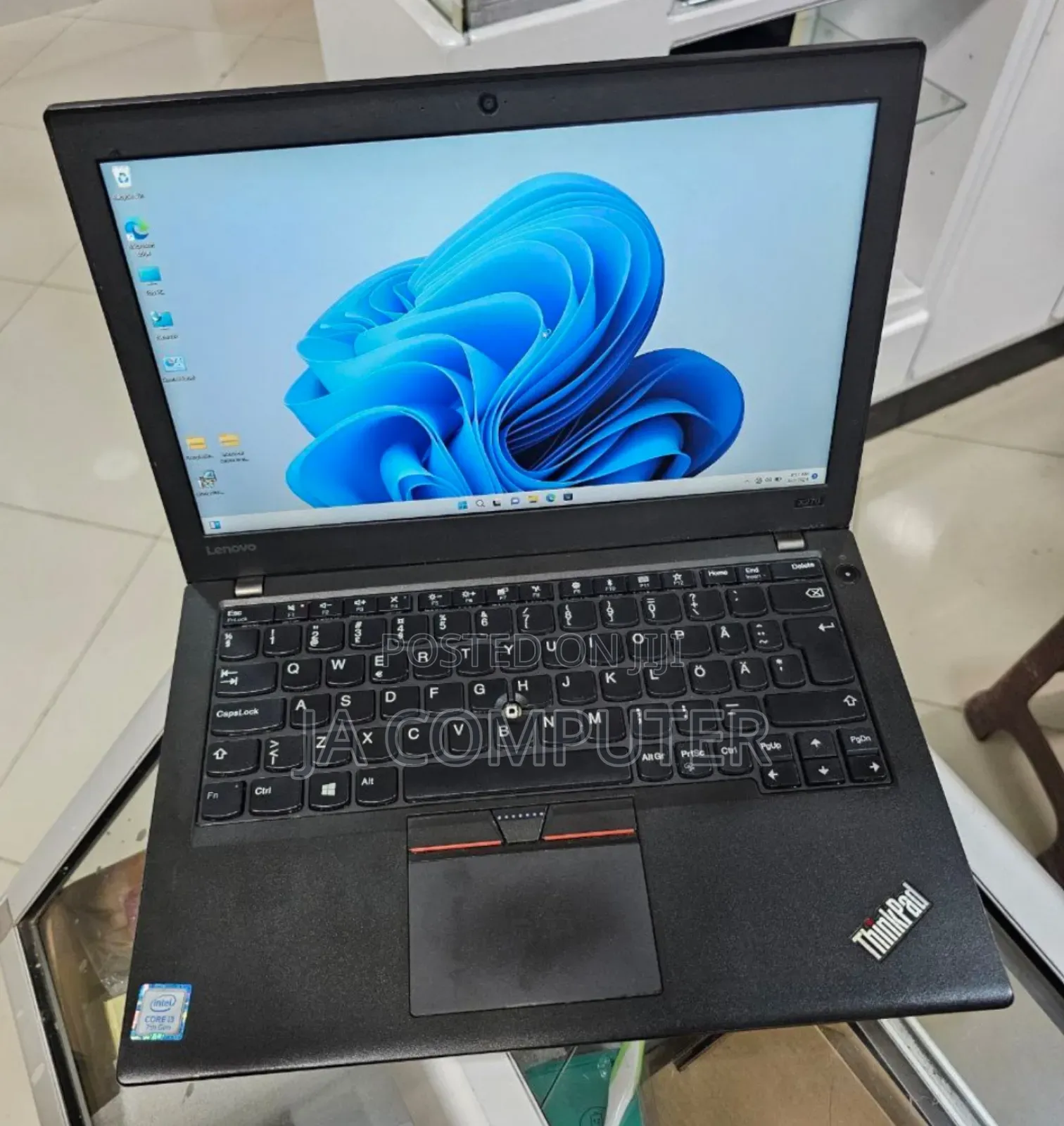New Laptop Lenovo ThinkPad X270 8GB Intel Core I3 SSD 256GB