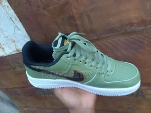 NIKE Air Force 1 Green Sneakers