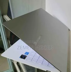 New Laptop Samsung 8GB Intel Core I5 SSD 256GB