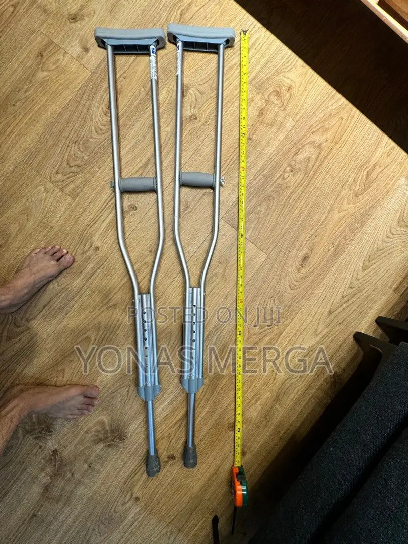 Stainless Height Adjustable Crutche/Comfortable Arm Cushion