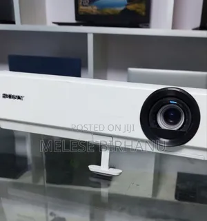 New Sony VPL-Dx 102 Projector