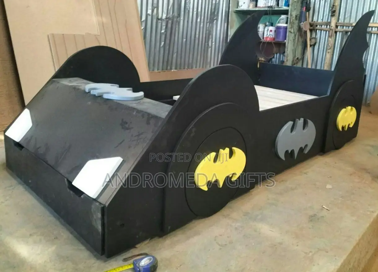 የልጆች አልጋ - Children's Bed Batman Shape