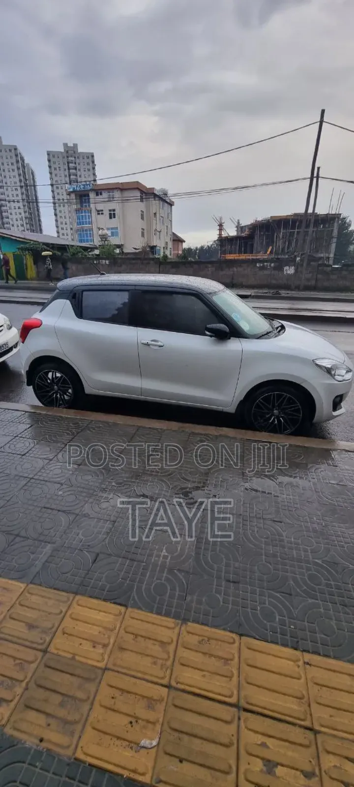 Suzuki Swift 2022 White