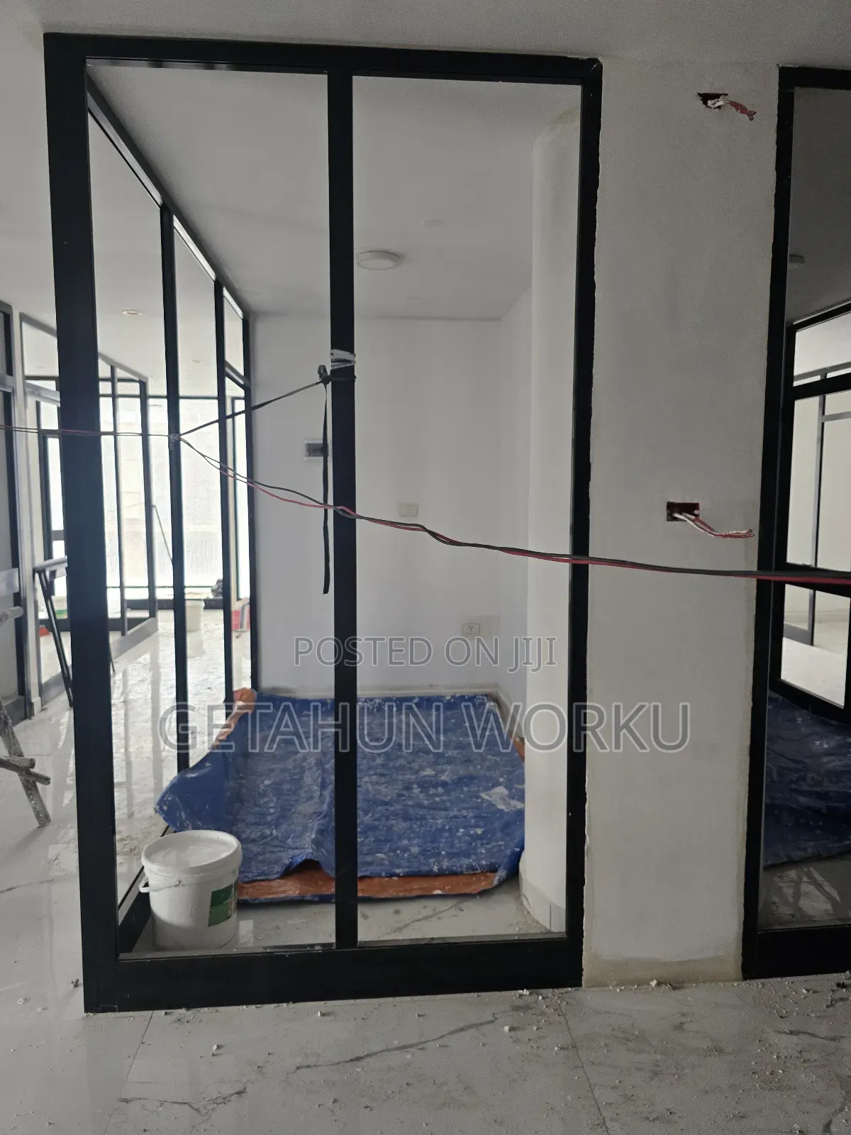 የንግድ ሱቅ በመሃል መገናኛ ሾላ ገበያ ከ1-3 100c/Oያለቁ ሙሉ ክፍያ መርከብ