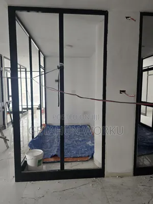 የንግድ ሱቅ በመሃል መገናኛ ሾላ ገበያ ከ1-3 100c/Oያለቁ ሙሉ ክፍያ መርከብ