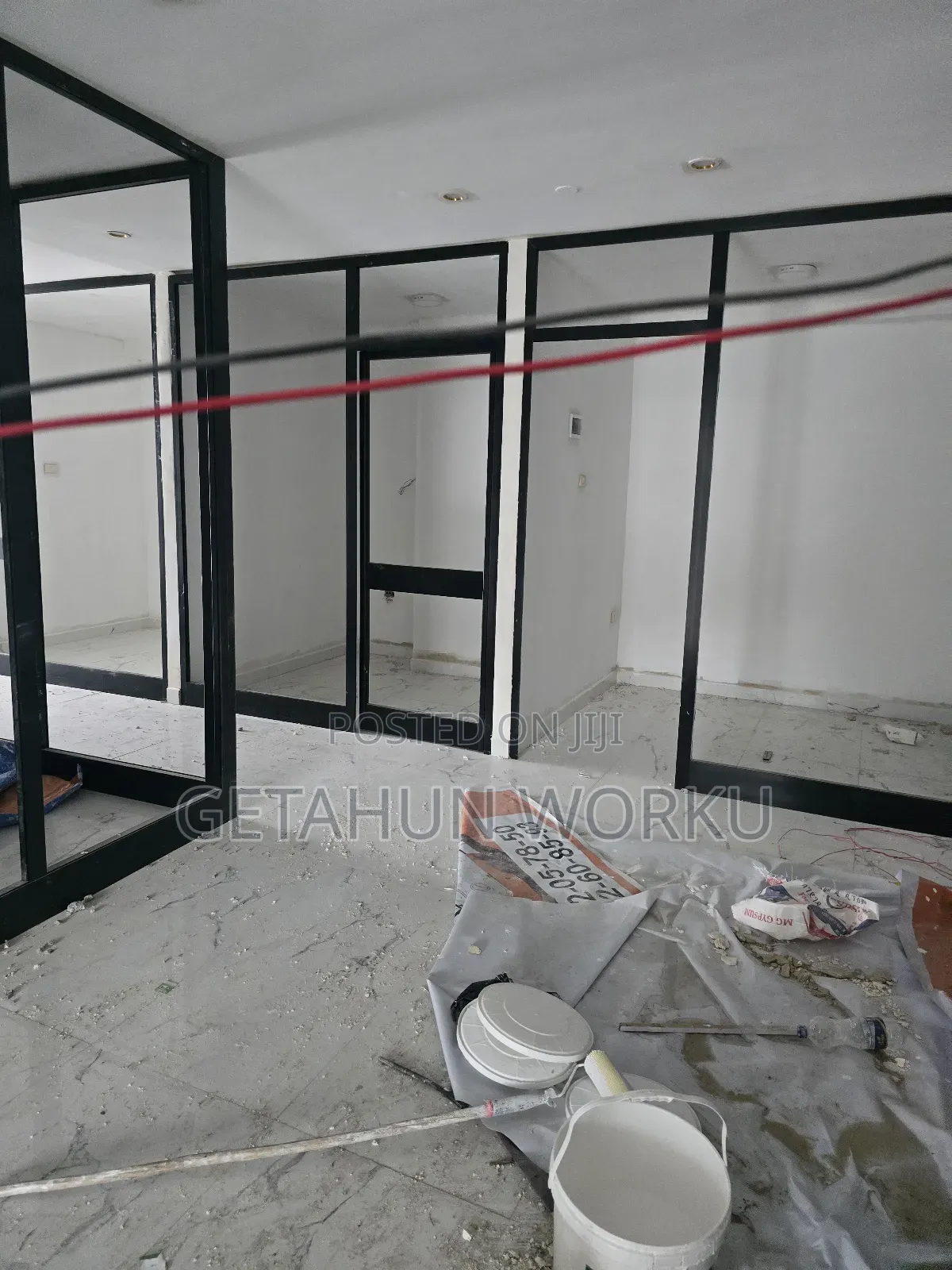 የንግድ ሱቅ በመሃል መገናኛ ሾላ ገበያ ከ1-3 100c/Oያለቁ ሙሉ ክፍያ መርከብ