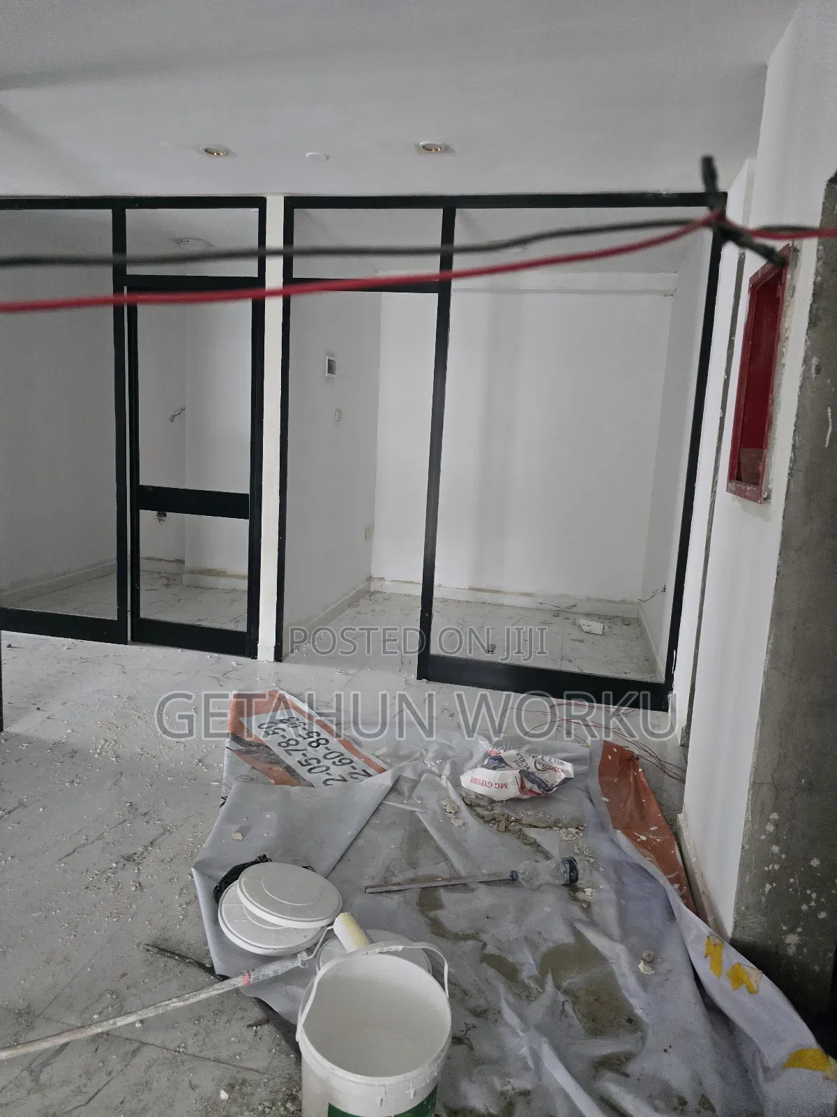 የንግድ ሱቅ በመሃል መገናኛ ሾላ ገበያ ከ1-3 100c/Oያለቁ ሙሉ ክፍያ መርከብ