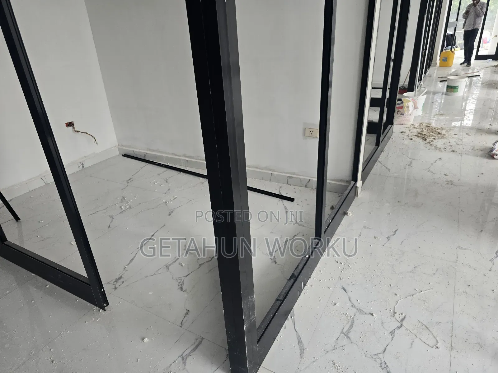 የንግድ ሱቅ በመሃል መገናኛ ሾላ ገበያ ከ1-3 100c/Oያለቁ ሙሉ ክፍያ መርከብ