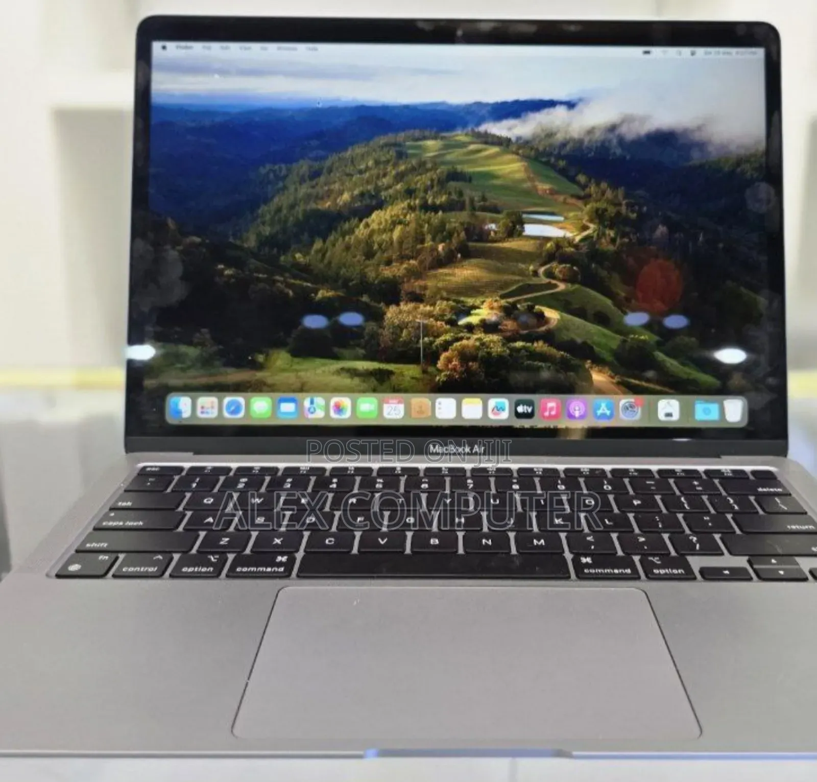 New Laptop Apple MacBook Air 2020 M1 8GB Apple M1 SSD 256GB