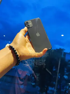 Photo - Apple iPhone 11 128 GB Black