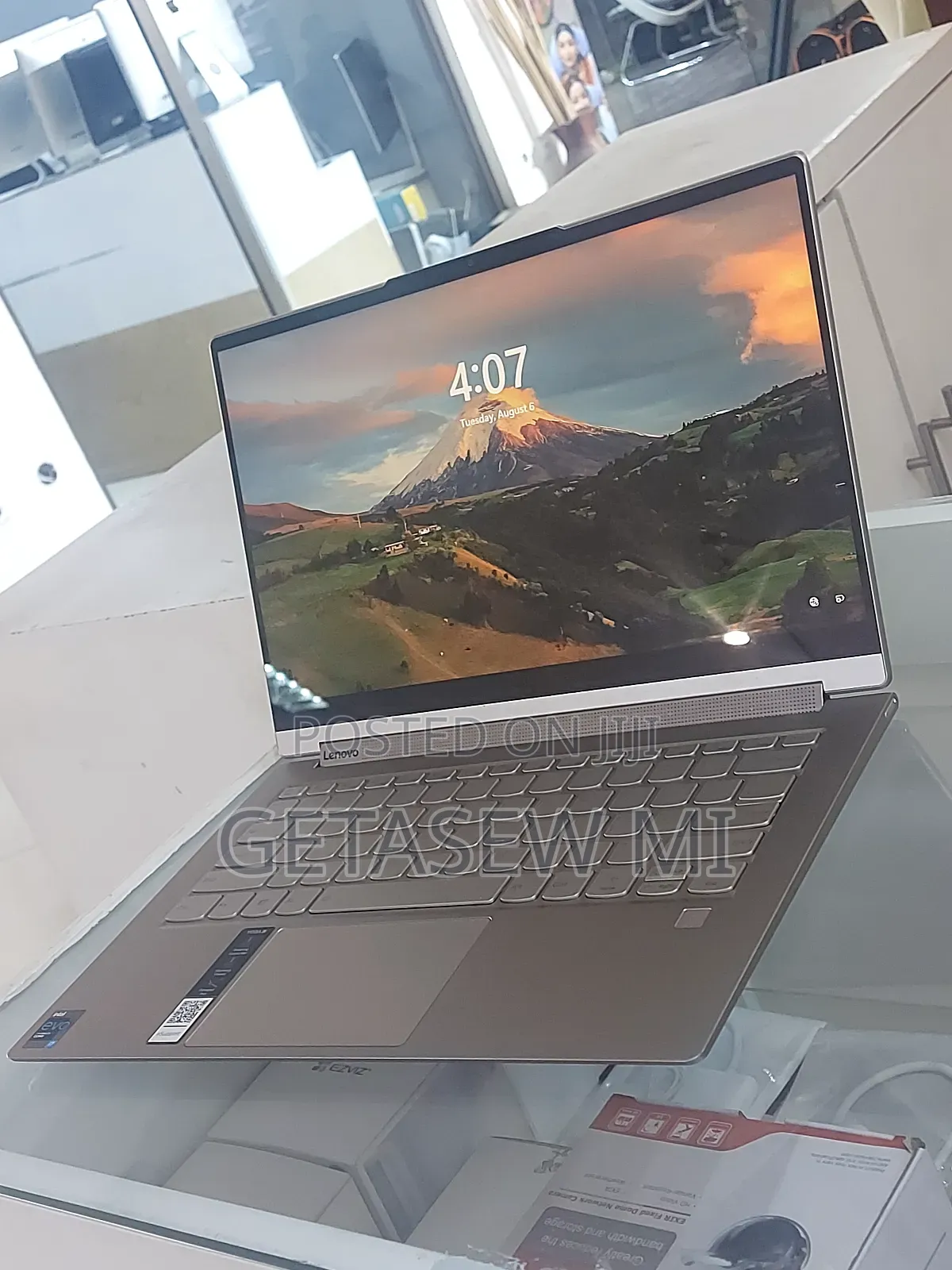 New Laptop Lenovo Yoga 9i 16GB Intel Core I7 SSD 512GB
