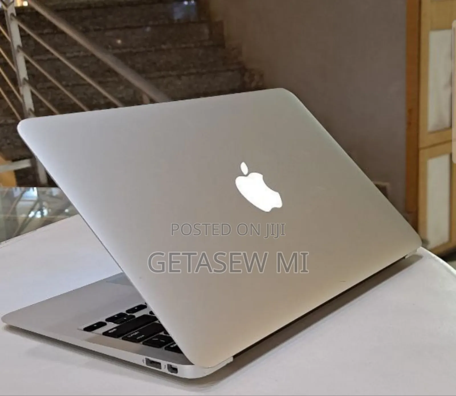 New Laptop Apple MacBook 2015 4GB Intel Core I5 SSD 128GB