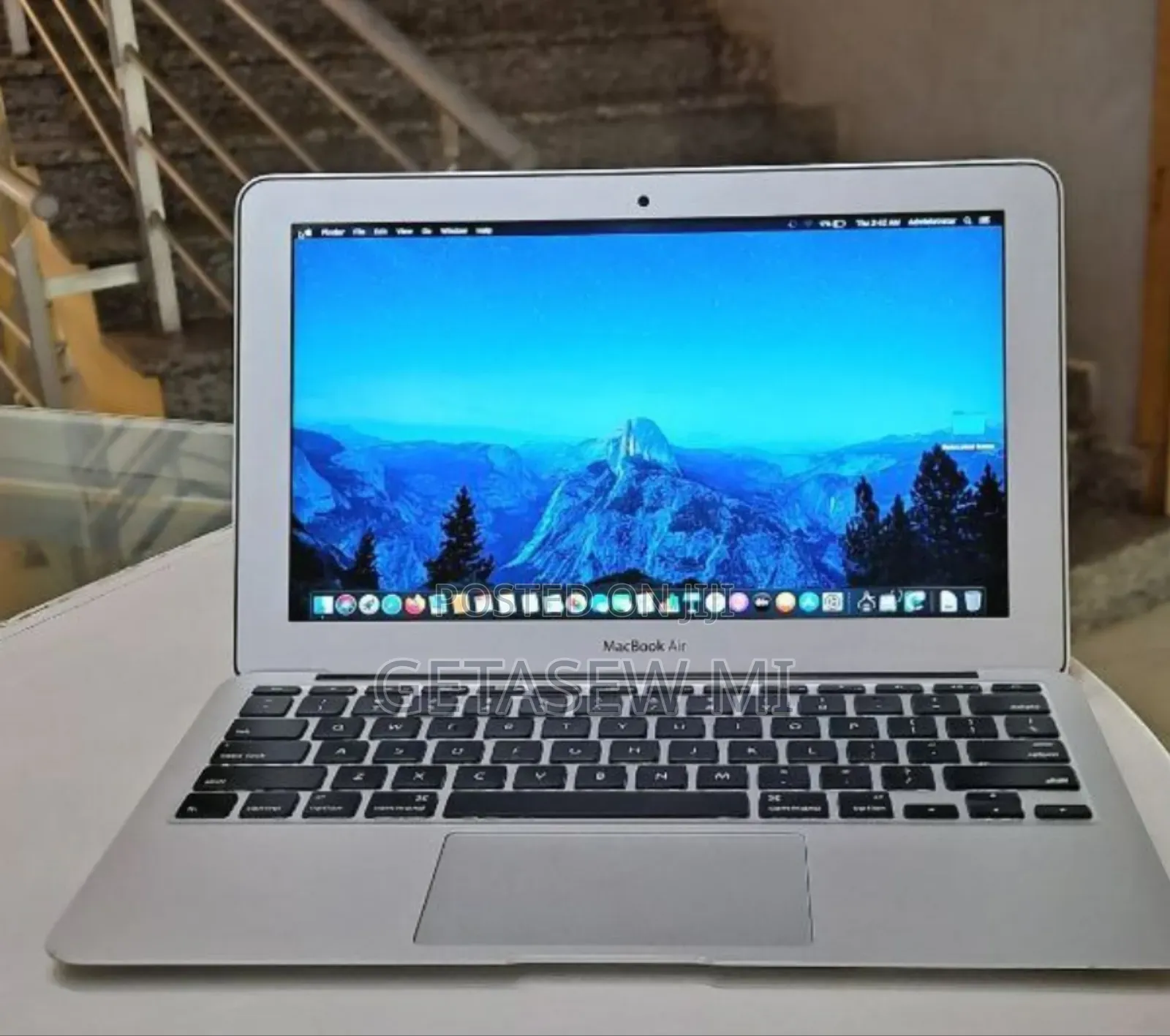 New Laptop Apple MacBook 2015 4GB Intel Core I5 SSD 128GB