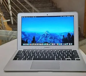 New Laptop Apple MacBook 2015 4GB Intel Core I5 SSD 128GB
