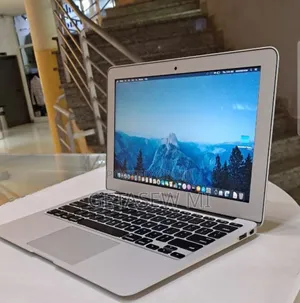 New Laptop Apple MacBook 2015 4GB Intel Core I5 SSD 128GB