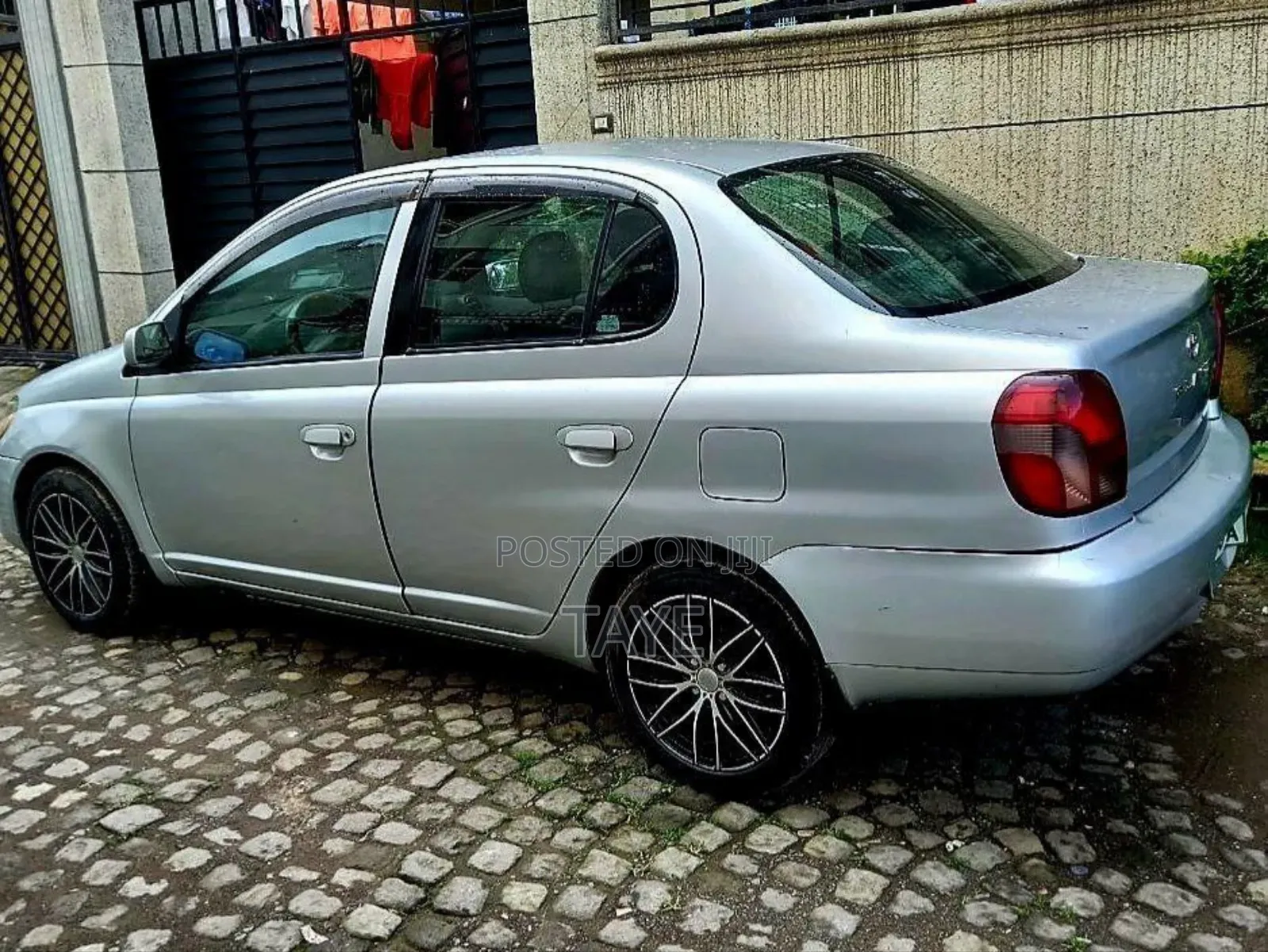 Toyota Platz 2001 Silver