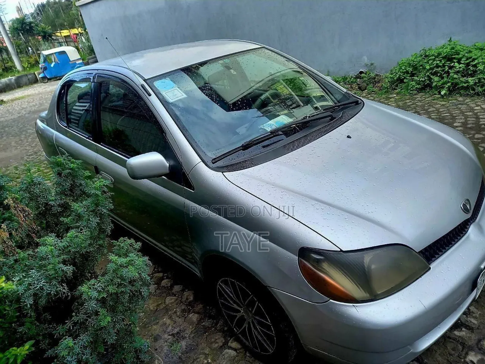 Toyota Platz 2001 Silver