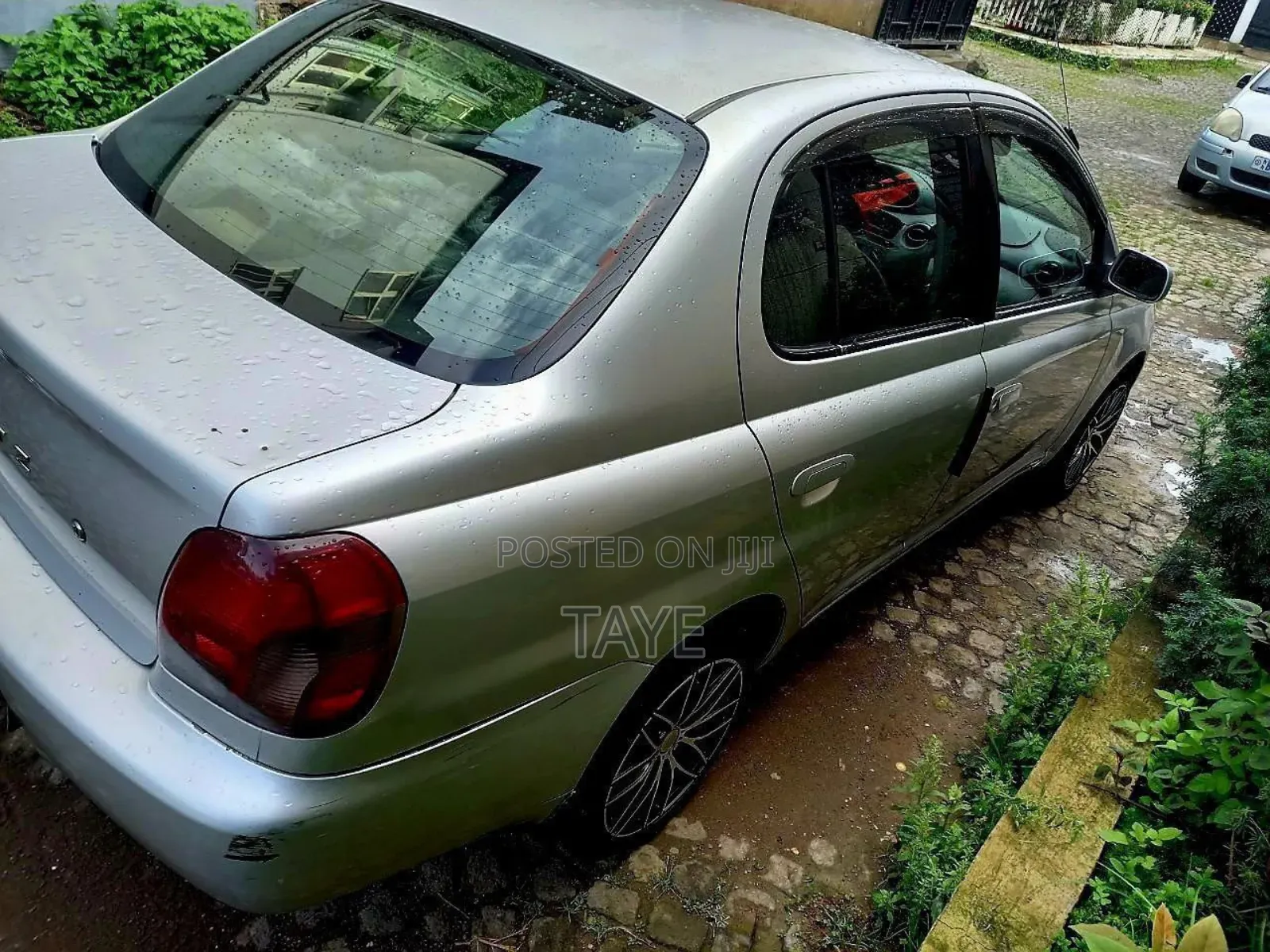 Toyota Platz 2001 Silver