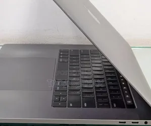 New Laptop Apple MacBook Pro 2018 32GB Intel Core I7 SSD 512GB