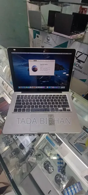 Photo - New Laptop Apple MacBook Air 2022 M2 8GB Intel Core M SSD 256GB