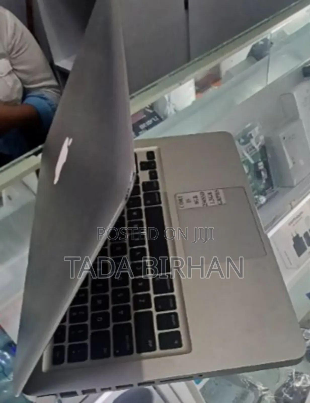 New Laptop Apple MacBook Air 2022 M2 8GB Intel Core M SSD 256GB