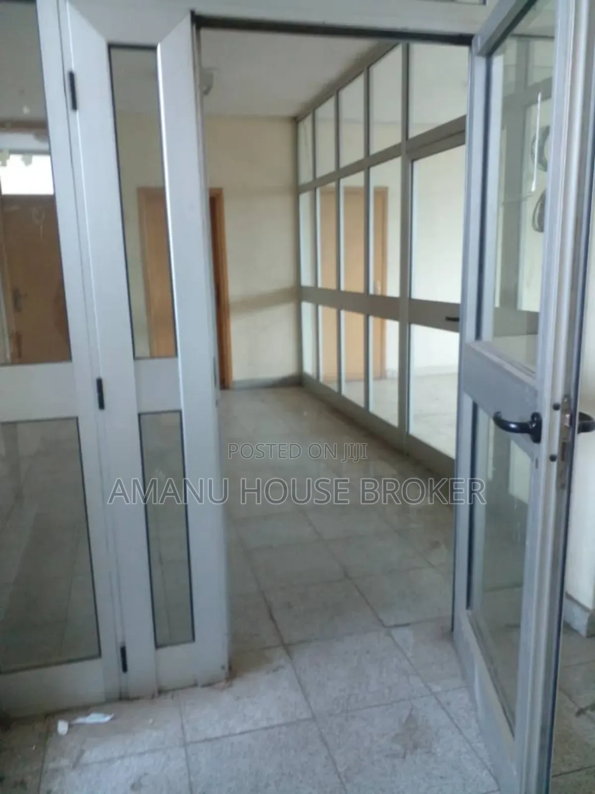 አስቸኳይ የሚከራይ ቢሮ 280sqm