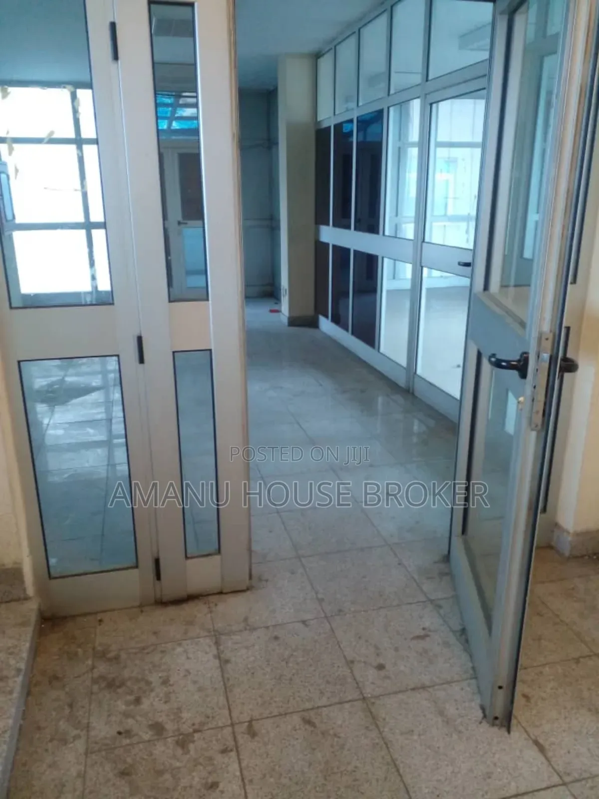 አስቸኳይ የሚከራይ ቢሮ 280sqm