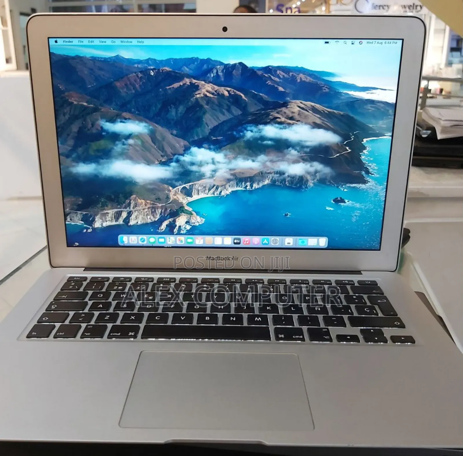 New Laptop Apple MacBook Air 2015 4GB Intel Core I5 SSD 128GB