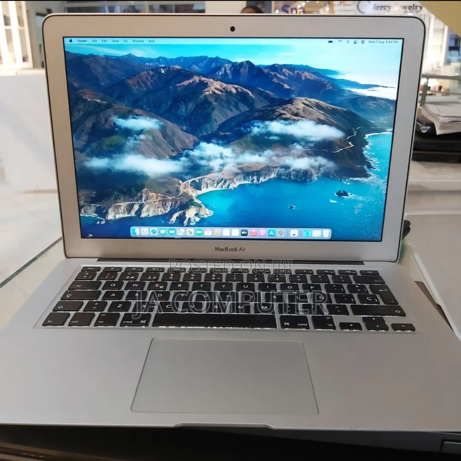 New Laptop Apple MacBook Air 2013 4GB Intel Core I5 SSD 128GB