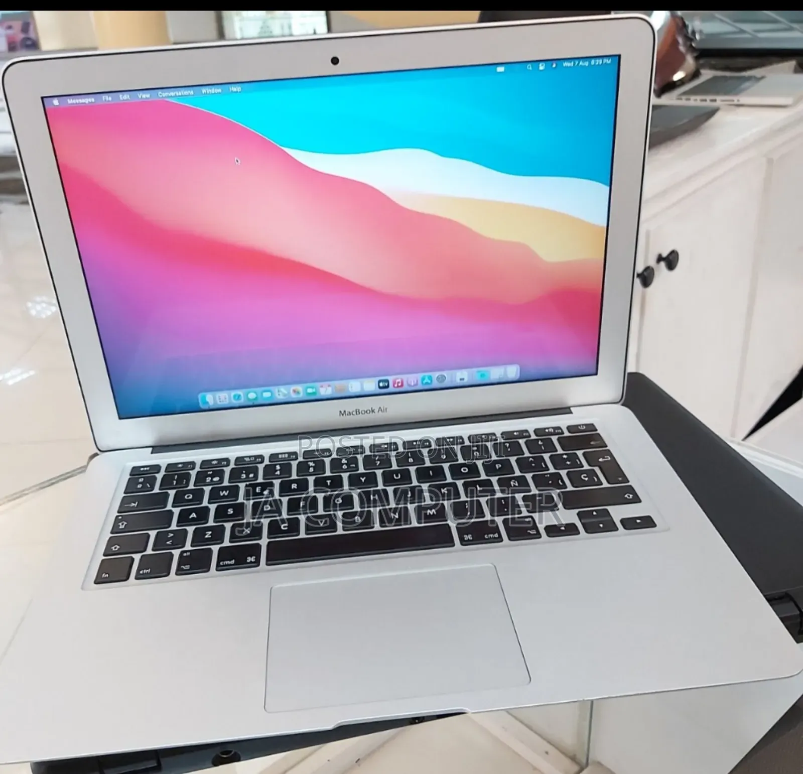 New Laptop Apple MacBook Air 2013 4GB Intel Core I5 SSD 128GB
