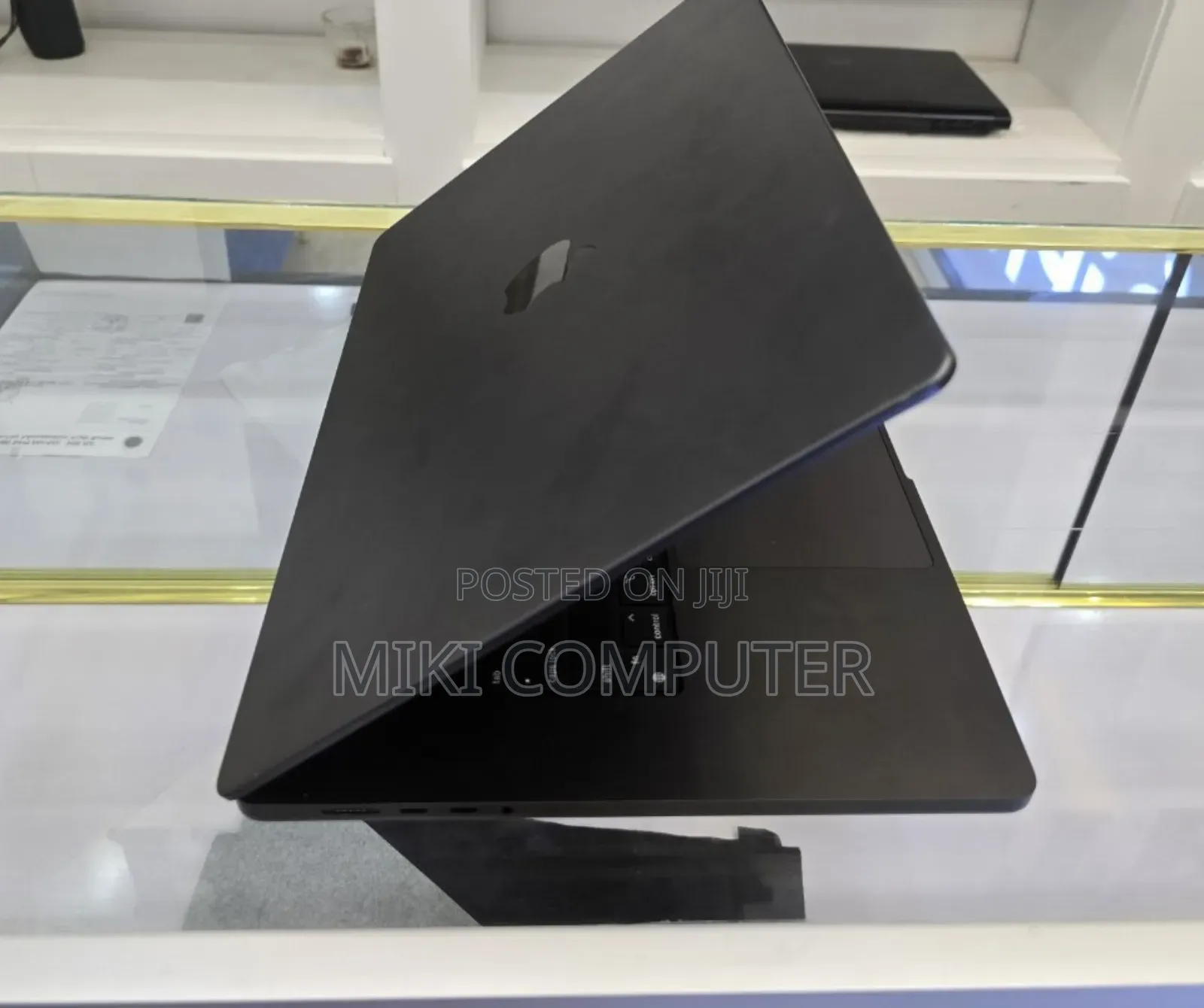 New Laptop Apple MacBook Pro 2023 M3 Max 14-Inch 36GB Intel SSD 1T