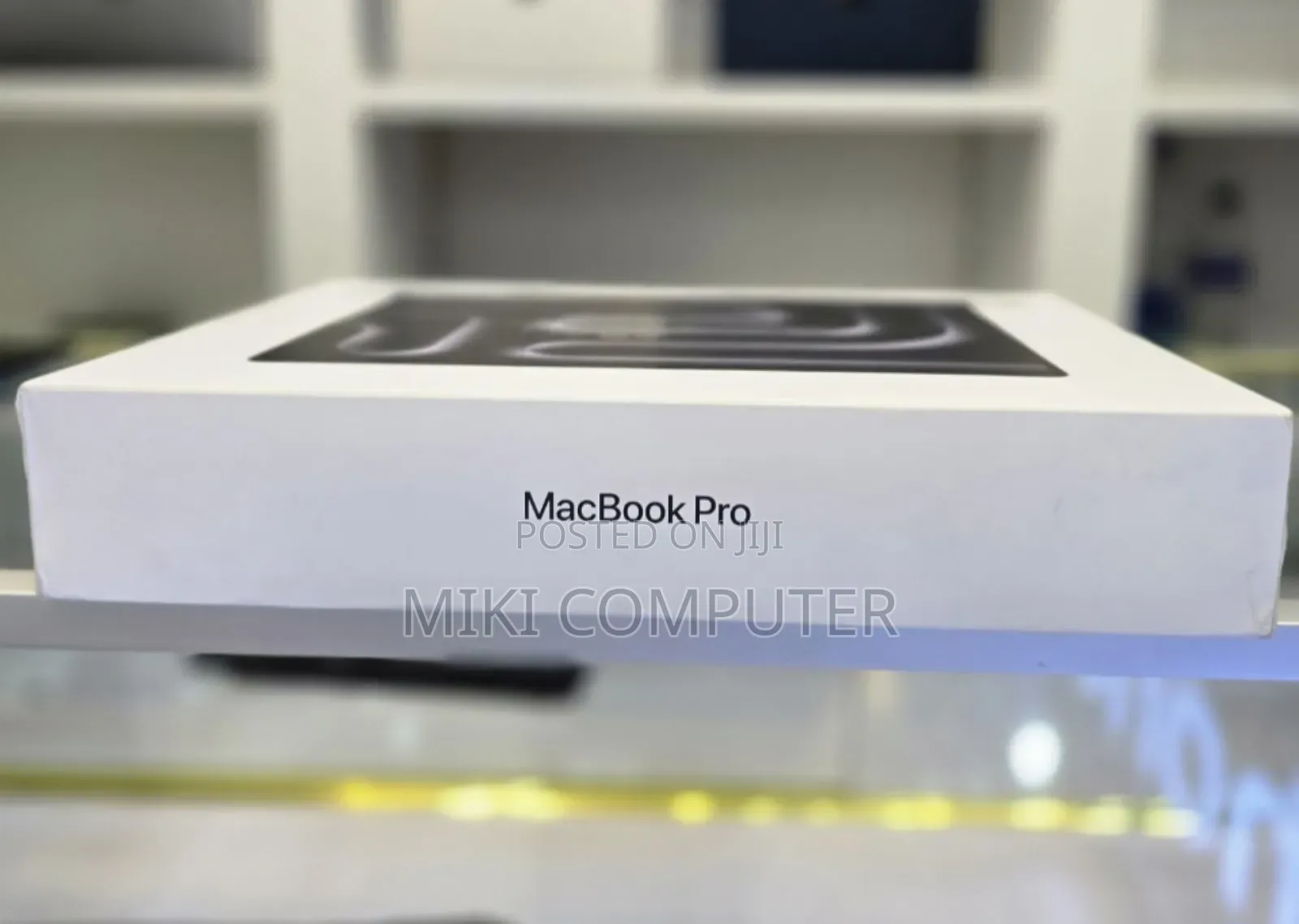 New Laptop Apple MacBook Pro 2023 M3 Pro 14-Inch 18GB Intel SSD 512GB