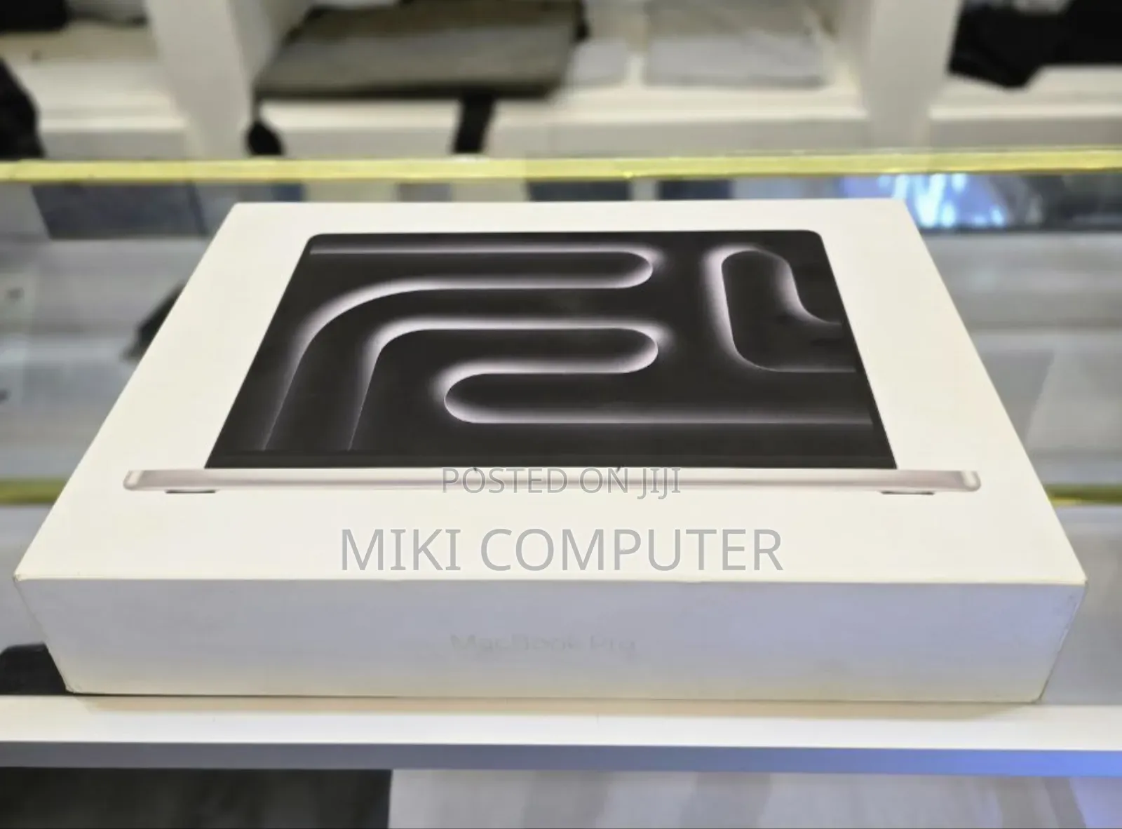 New Laptop Apple MacBook Pro 2023 M3 Pro 14-Inch 18GB Intel SSD 512GB