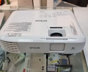 EB-S05 Epson Projector
