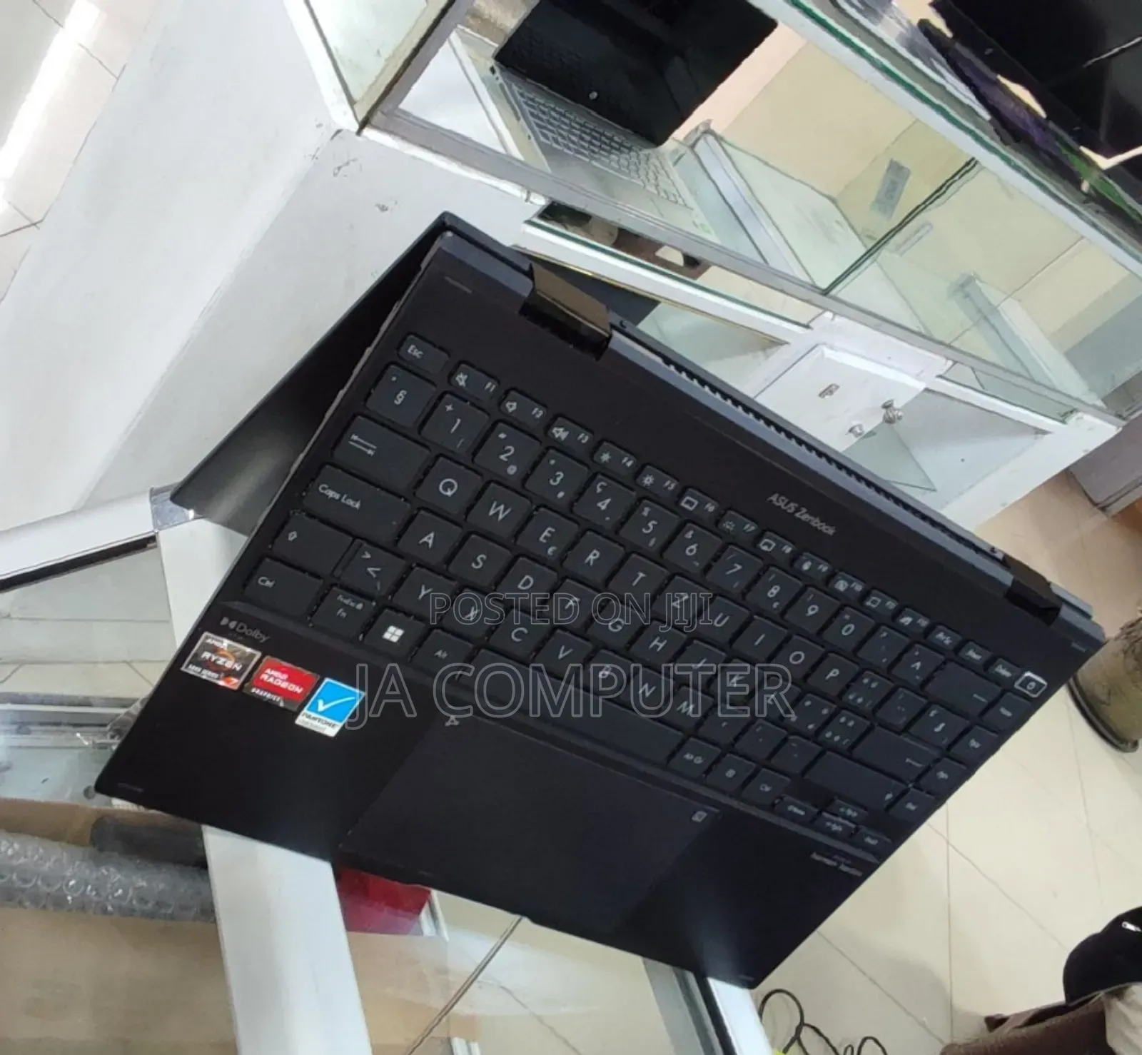 New Laptop Asus ZenBook UX303LA 16GB AMD Ryzen 7 SSD 1T