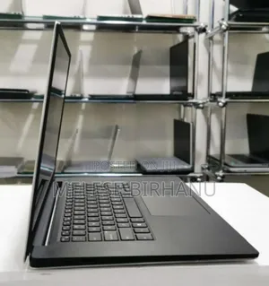 New Laptop Dell Precision 15 3520 16GB Intel Core I7 SSD 512GB