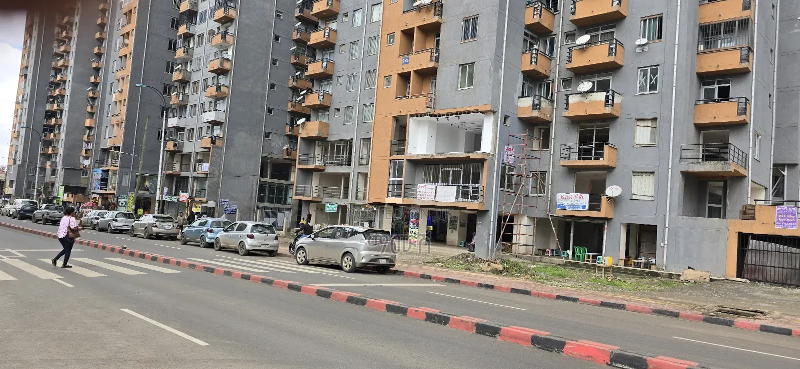 የሚሸጥ 40/60 ኮንዶሚኒየም ሱቅ መገናኛ